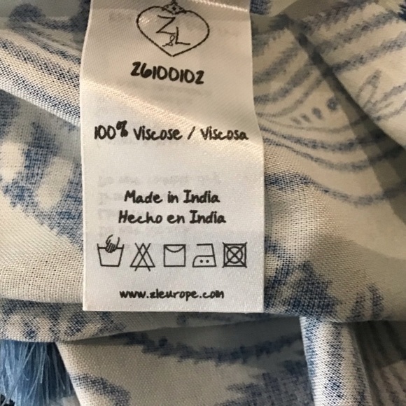 Z & L blue and white print with open weave trim. Large. NWT - Picture 6 of 7